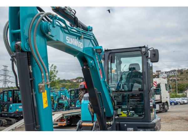 Midiexcavator SUNWARD SWE 60 UF DISPONIBIL INCHIRIERE  de vanzare